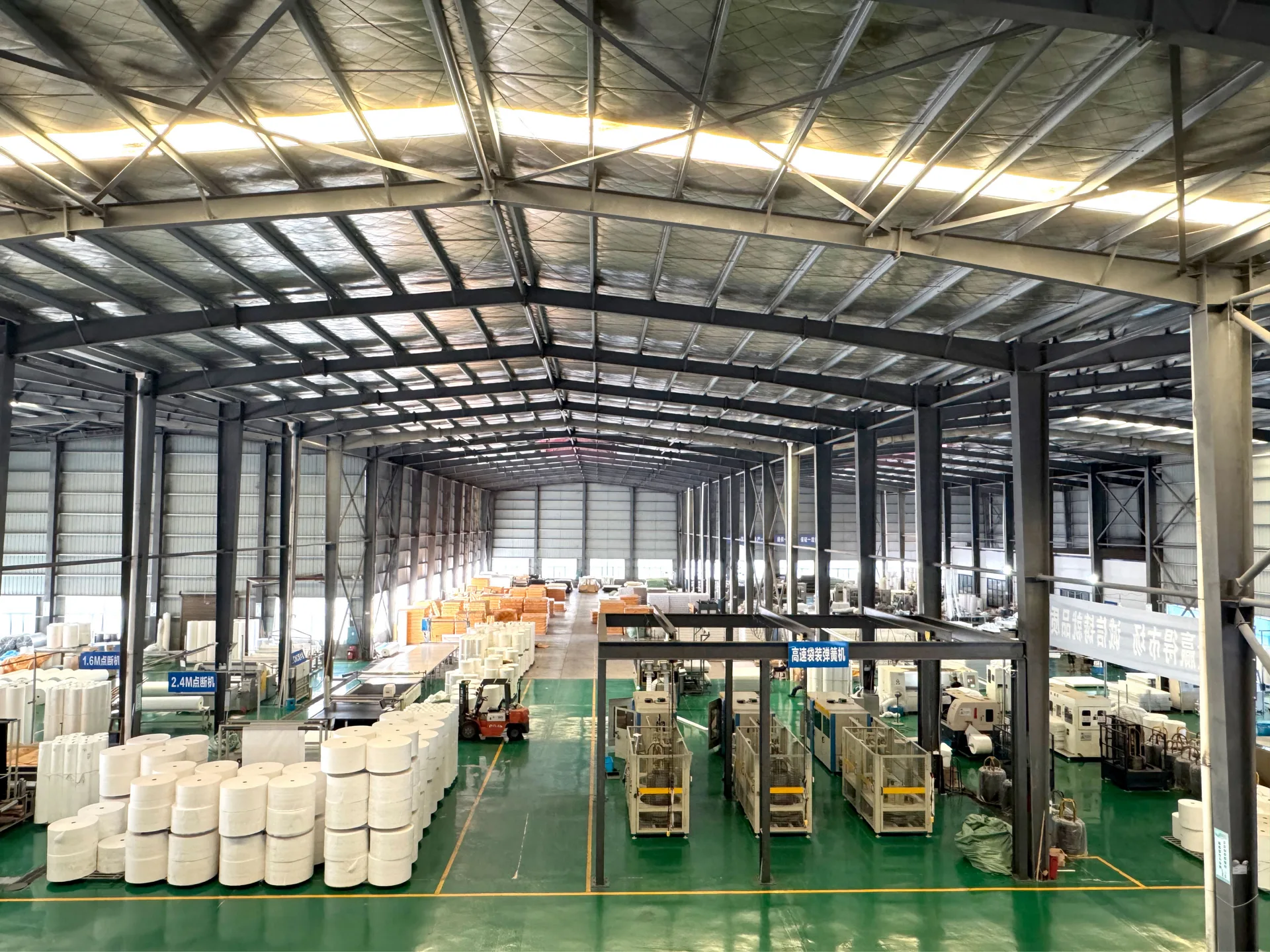 Nonwoven fabric manufacturing line