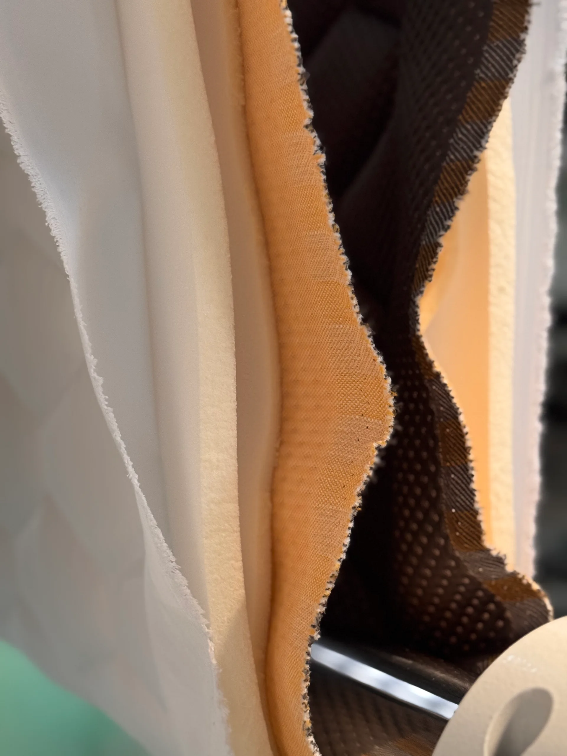 Mattress internal construction — nonwoven layers cross-section